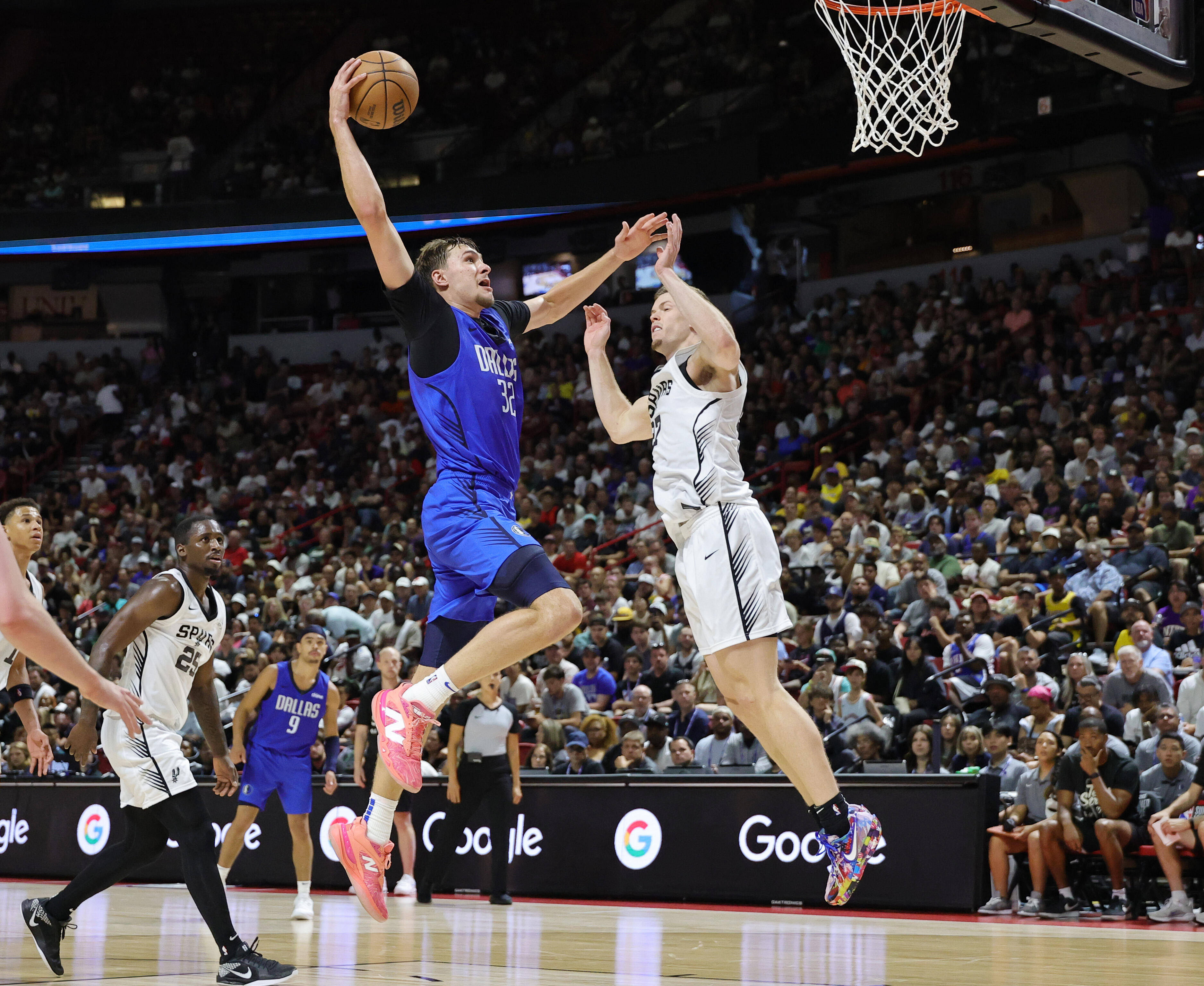 包含转会期NBA常规赛传出新动向,纽约尼克斯主帅复盘,管理层表态:悬念犹存,轮换策略成焦点的词条 包含转会期NBA常规赛传出新动向,纽约尼克斯主帅复盘,管理层表态:悬念犹存,轮换策略成焦点的词条